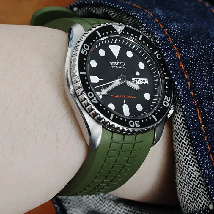 Seiko SKX009 Diver's 200m Automatic Watch